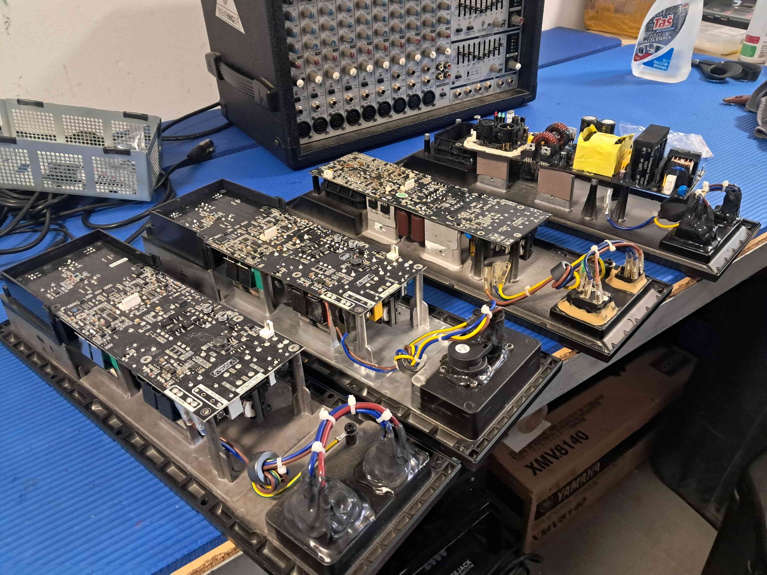 RCF pojačala sa aktivnih kutija